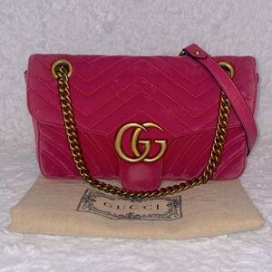 Gucci Marmont Matelasse Chevron Quilted Velvet Shoulder Crossbody Bag in Pink